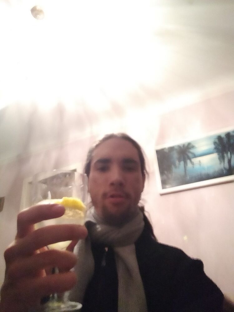  18600733  Artem, 30 ,    