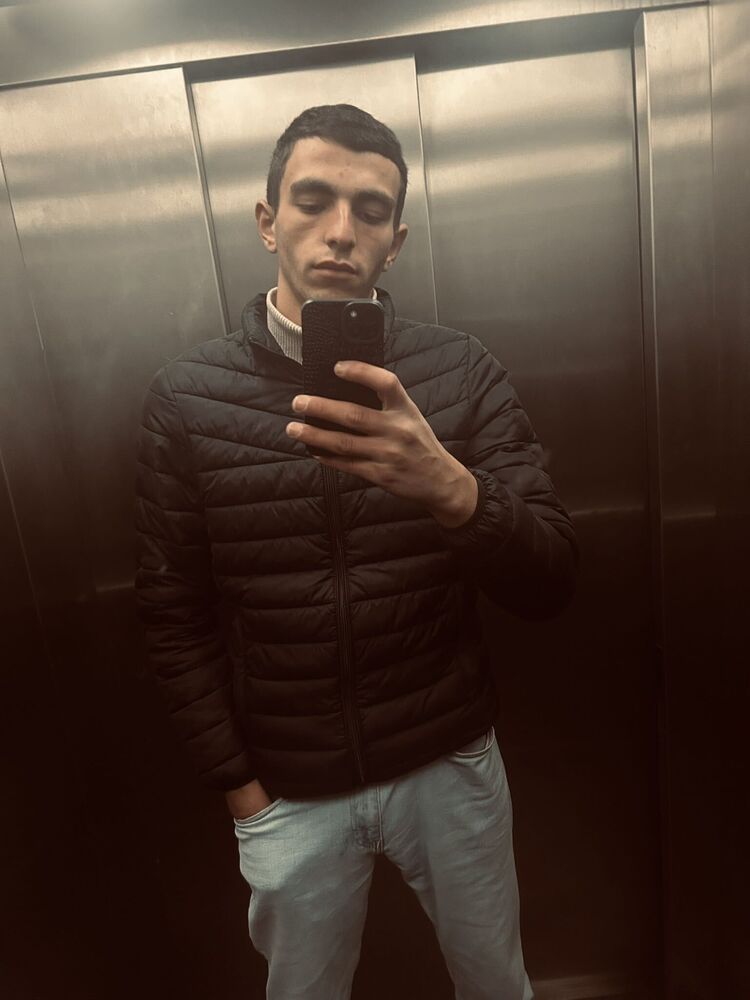  46007383  Garik, 21 ,    