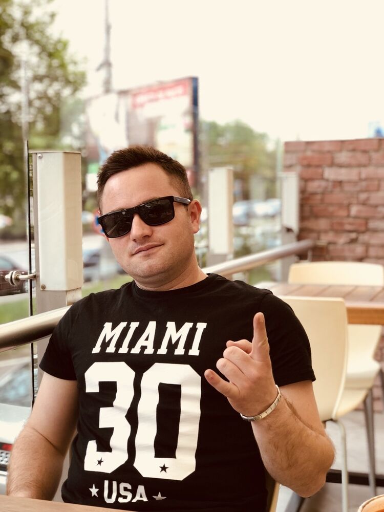  ,   Valentin, 37 ,   ,   , c 