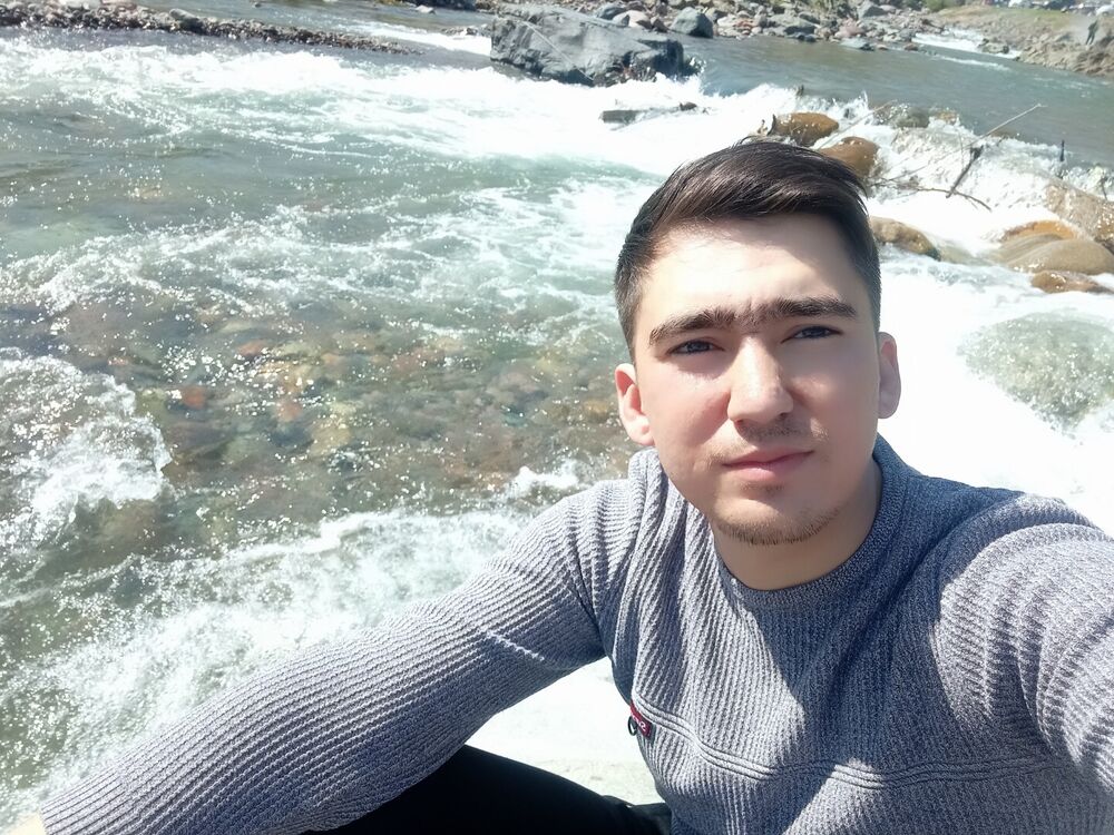  22941873  Elyor, 32 ,    