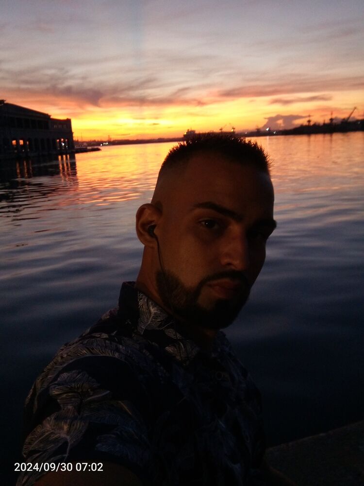  ,   Daviel, 25 ,   ,   