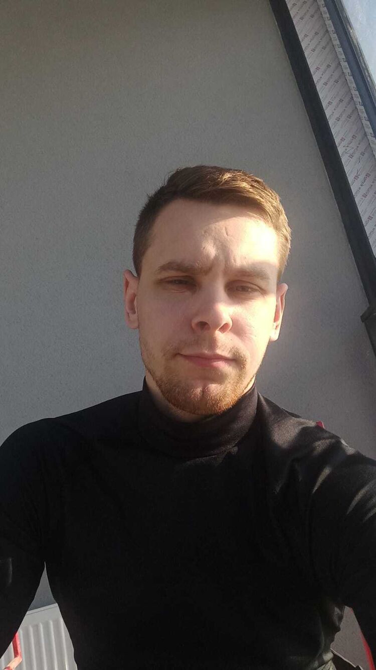  38279893  Viktor, 28 ,    