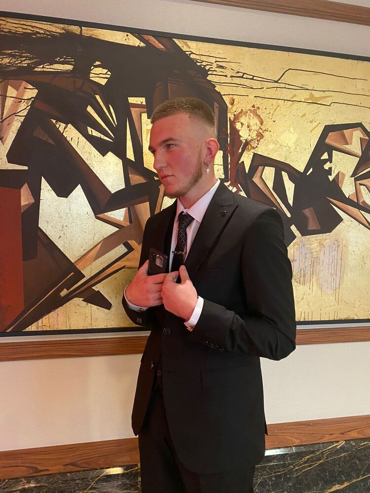  31776163  Roman, 20 ,    