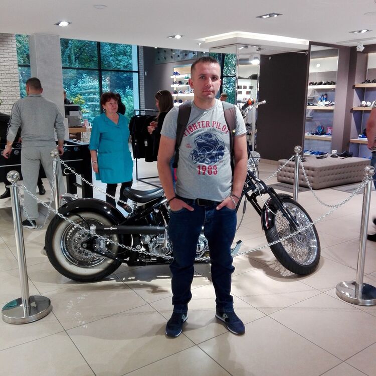  ,   Victor, 41 ,   ,   , c 