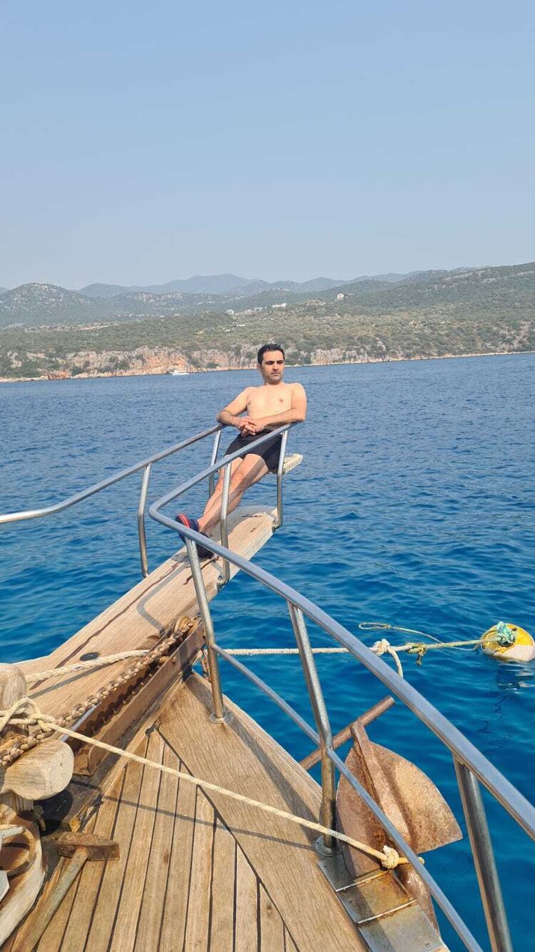  23695553  Yaman, 41 ,    