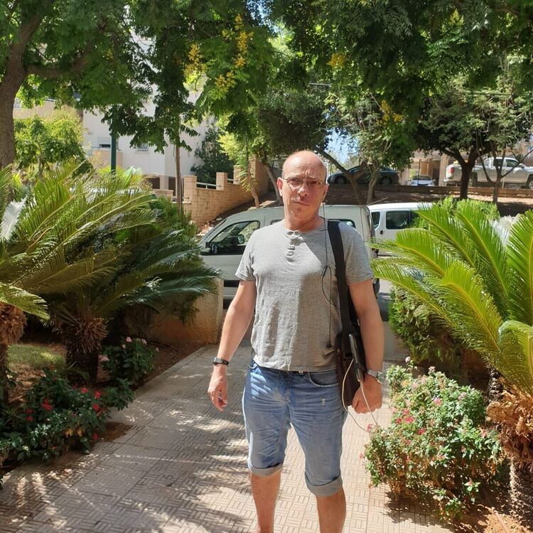  Elat,   , 48 ,     , c 