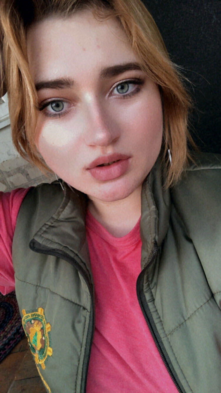  ,   Nika, 21 ,     
