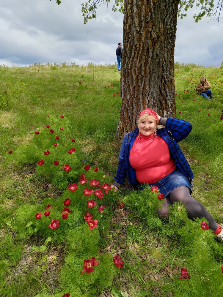  43446163  Viktoria, 48 ,    