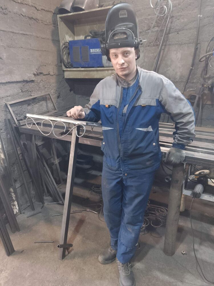  53984673  Eduard, 34 ,    