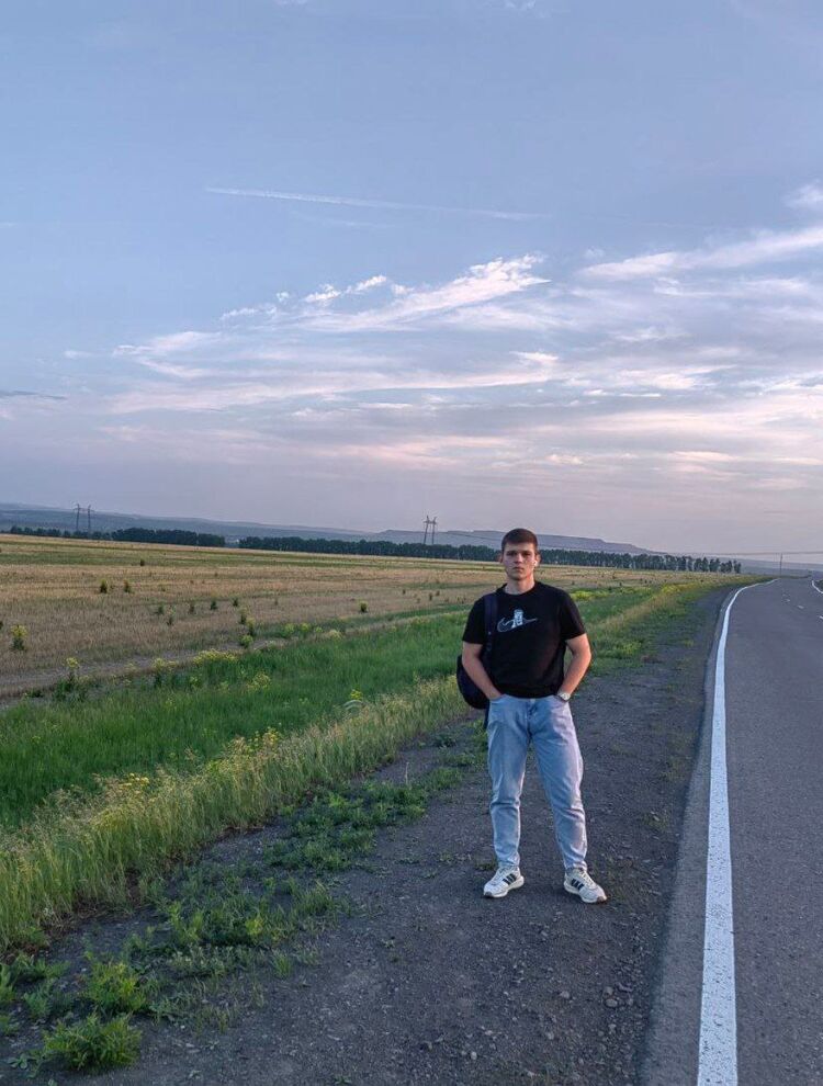  35292383  Maks, 21 ,    