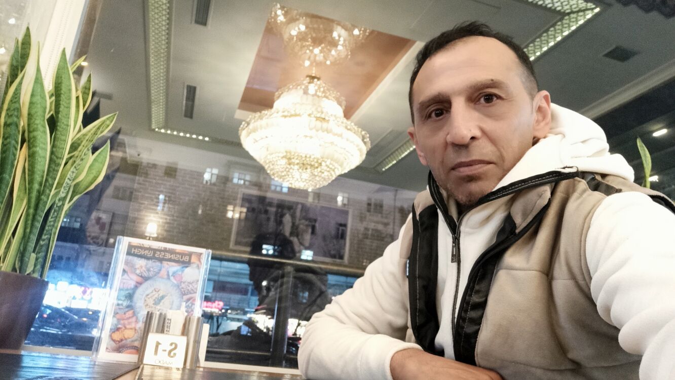  49647993  Amin, 51 ,    