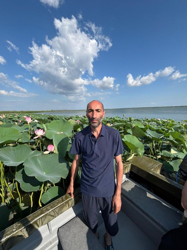  53379033  Artak, 45 ,    