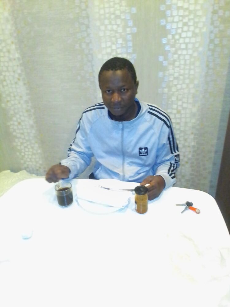  47977953  Amadou, 38 ,    