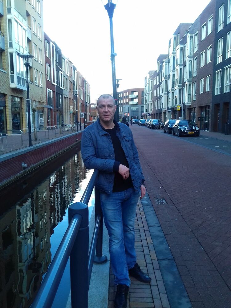  ,   Maksim, 42 ,   