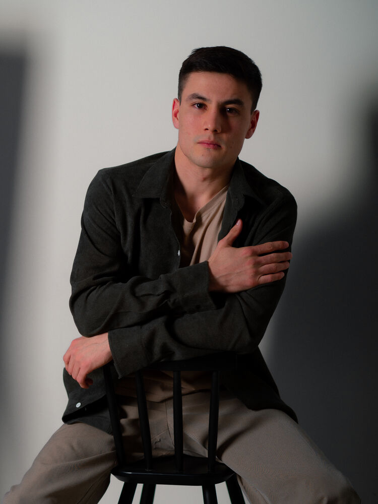  27077123  , 29 ,    -