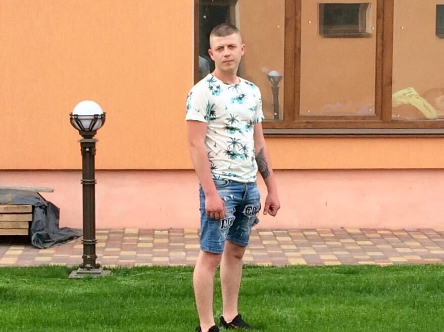  24039423  Ivan, 27 ,    
