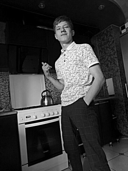 37450993  Alexei, 25 ,    