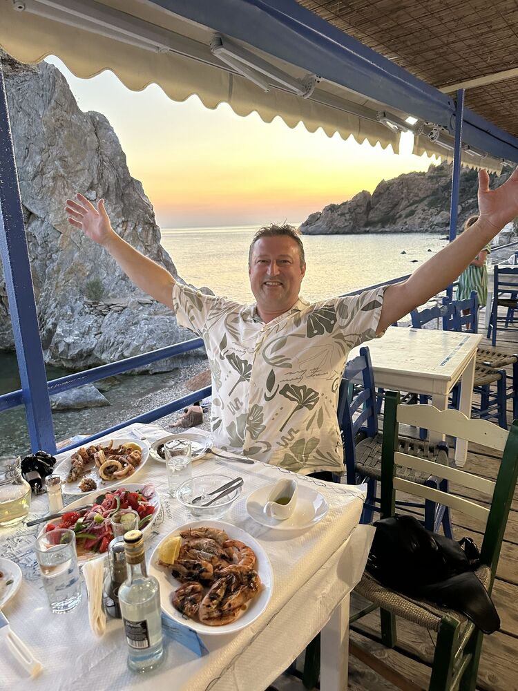  ,   Hakan, 43 ,   ,   