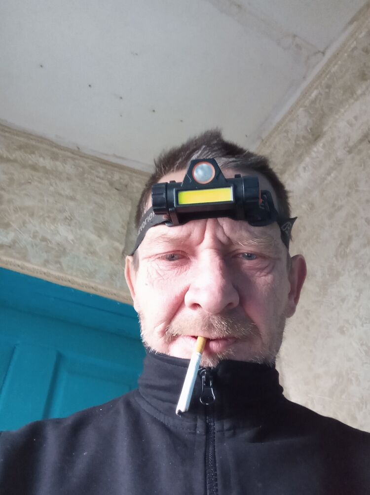  42666683  , 52 ,    