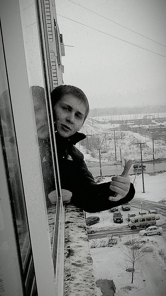  ,   Artem, 32 ,   
