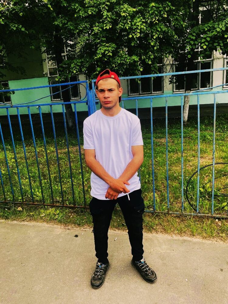  27408513  Boris, 23 ,    