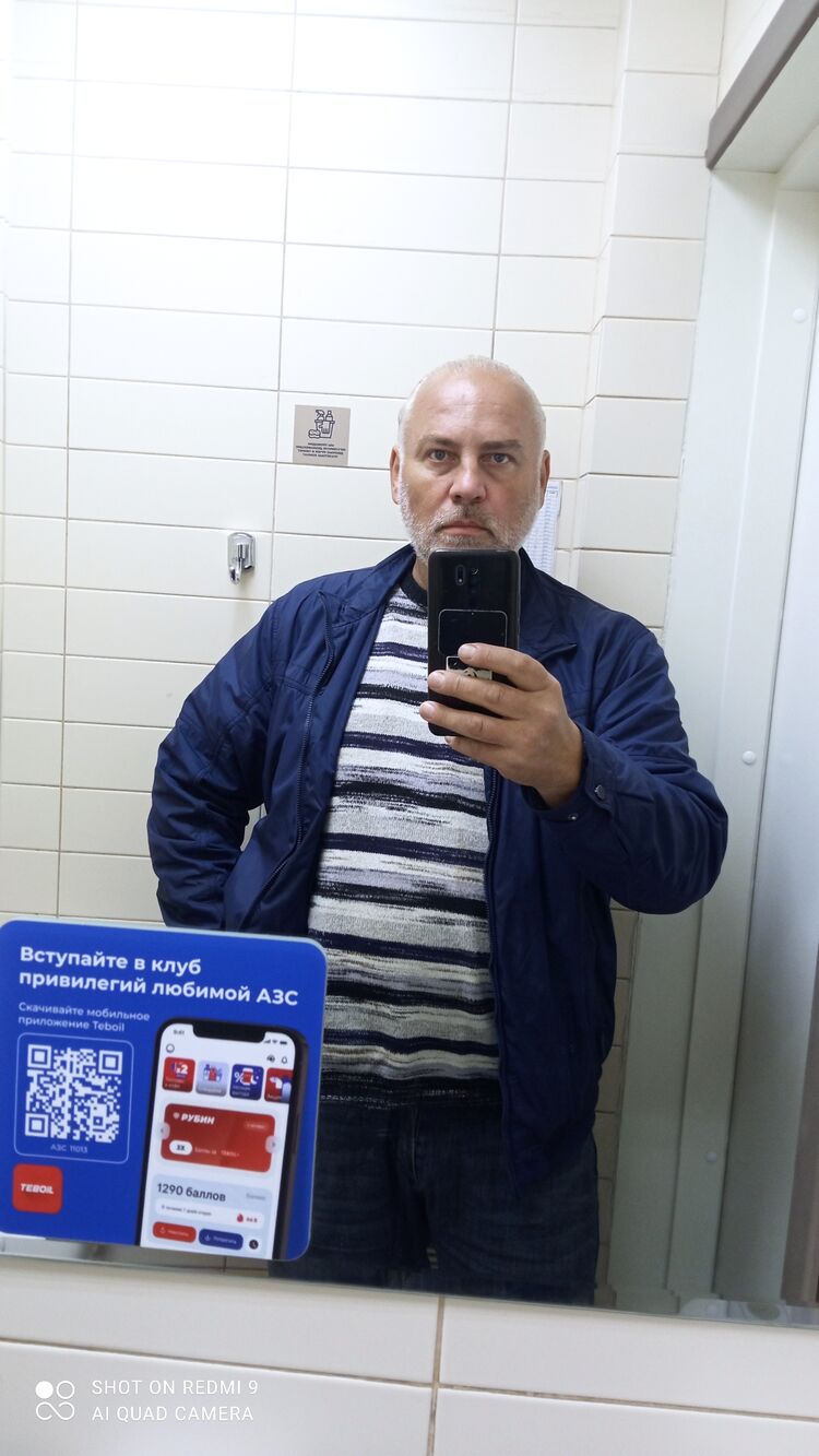  52624333  Alexander, 47 ,    