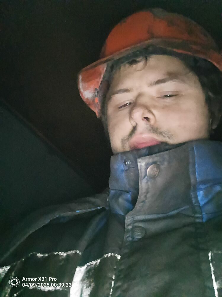  52785623  , 24 ,    -