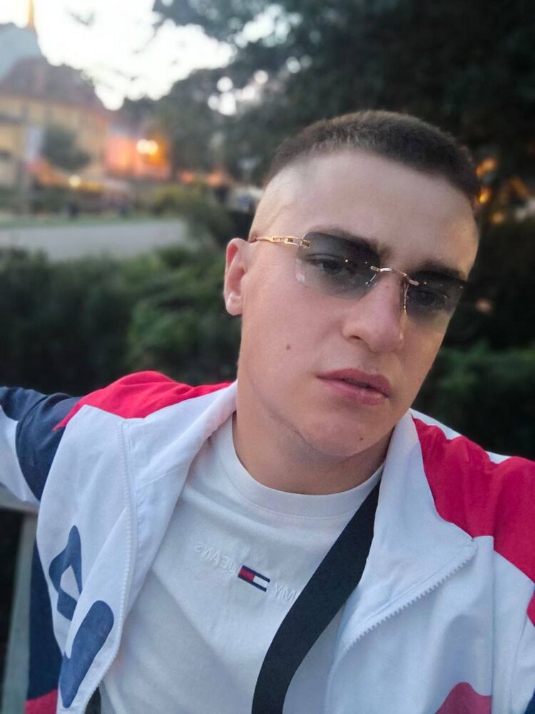  53730493  , 21 ,    Valcha