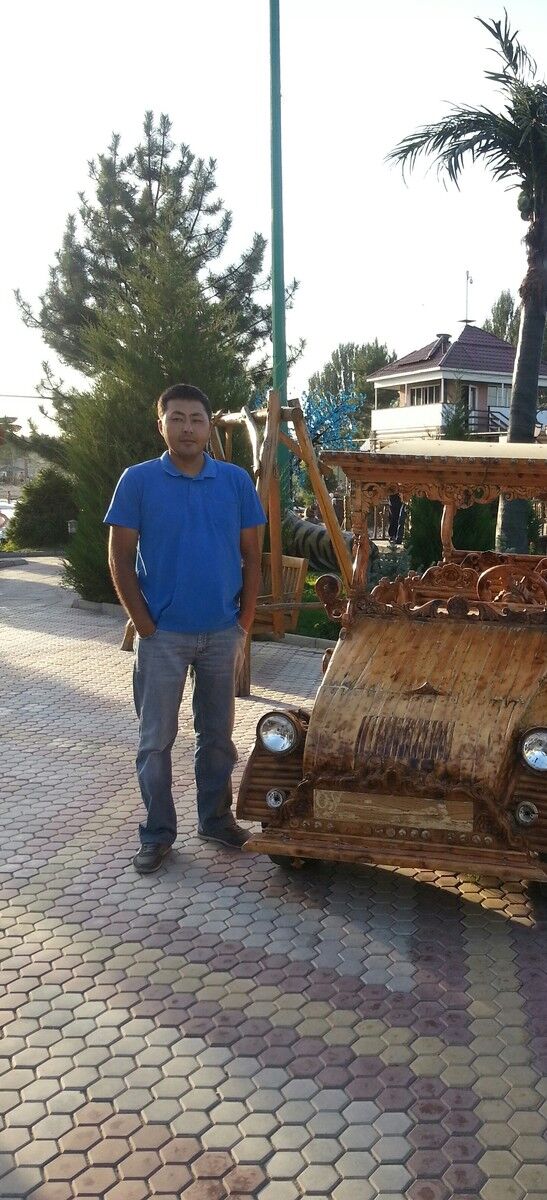  ,   Zak, 42 ,  