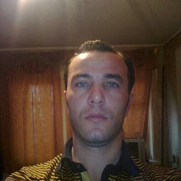  39906163  Farid, 44 ,    