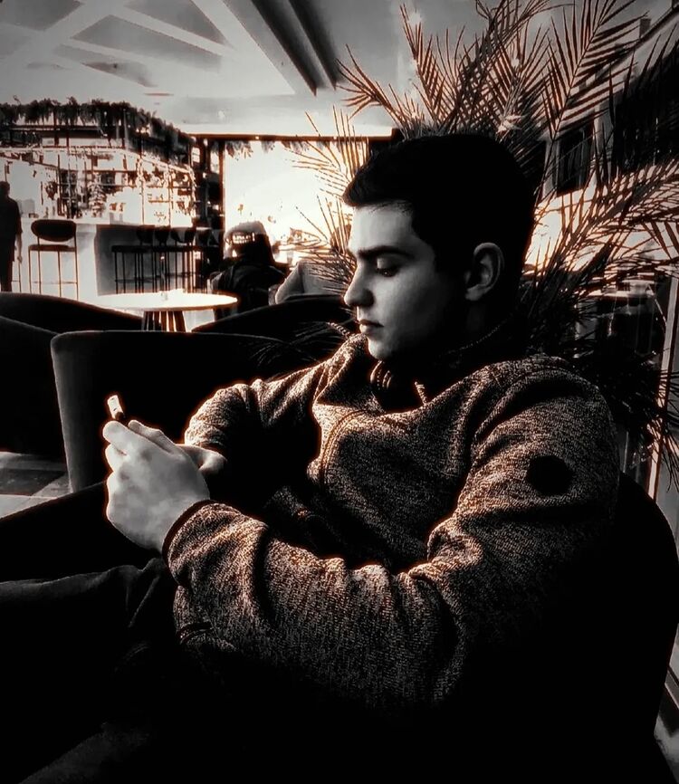  54151493  Artyom, 22 ,    