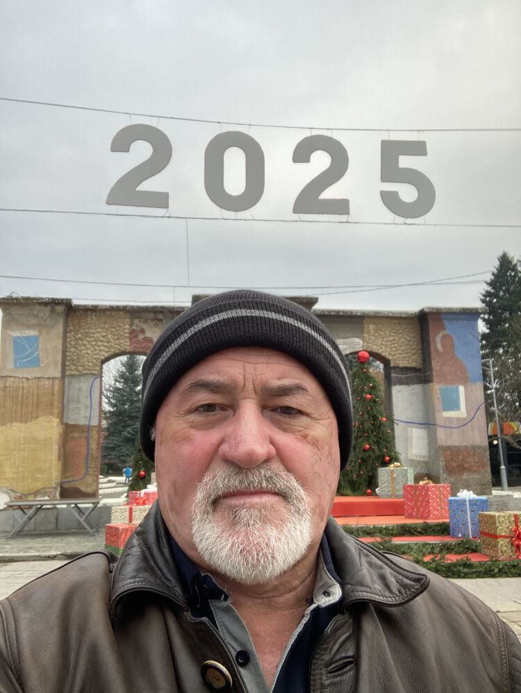  48907883  Bayram, 65 ,    