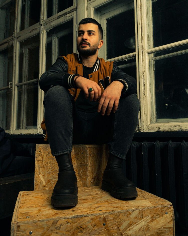   ,   Hussien, 27 ,   ,   