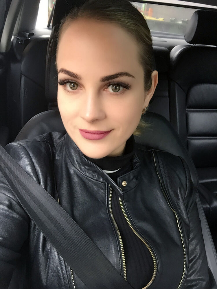  ,   Anna, 31 ,  