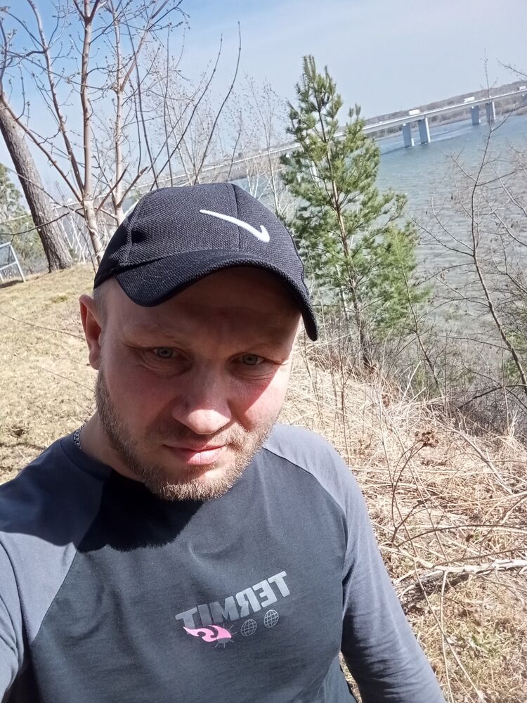  54211453  Pavel, 39 ,    