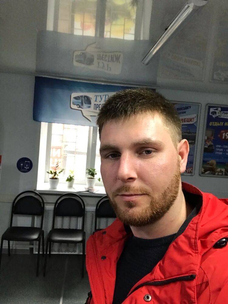  ,   Viktor, 33 ,   ,   