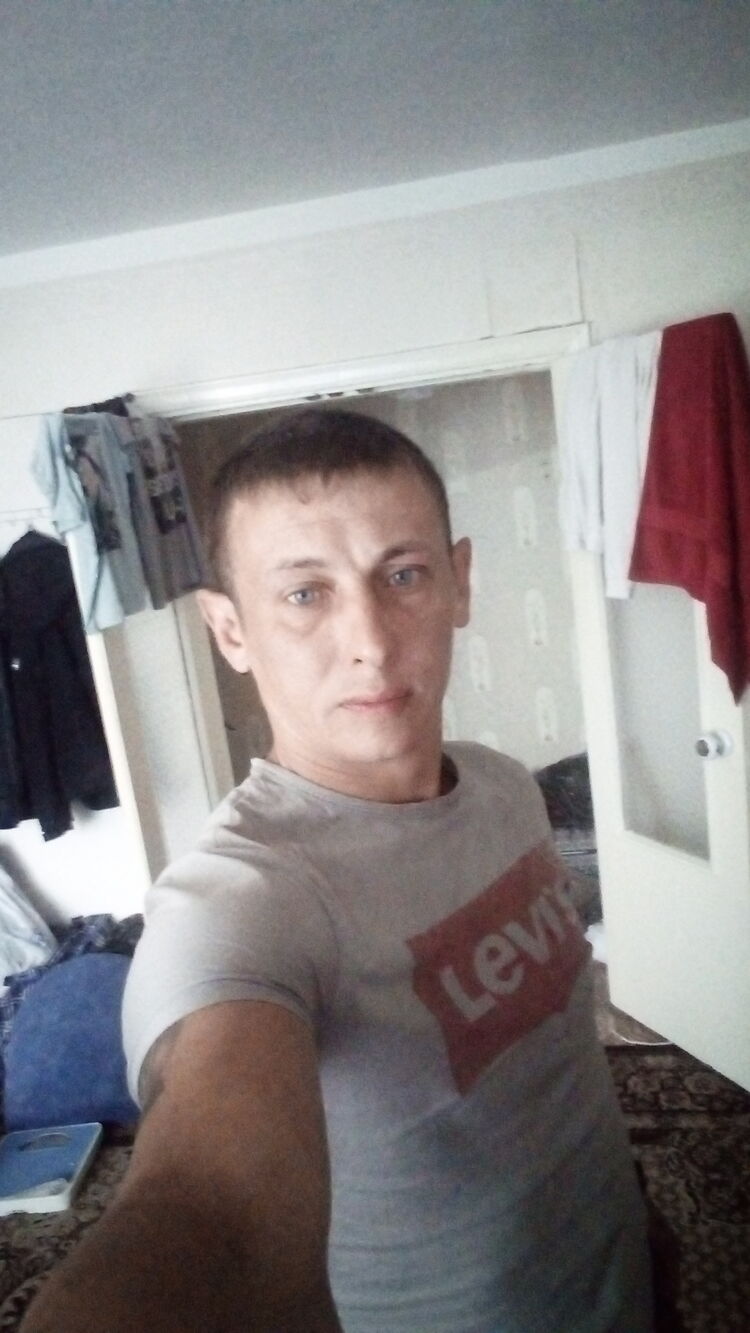  ,   Viktor, 38 ,   ,   