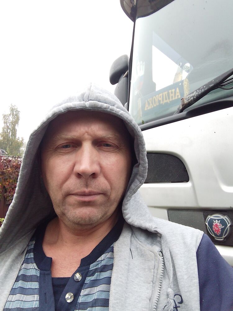  29589873  , 52 ,    