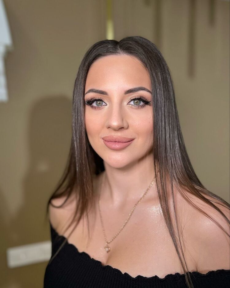  54686213  Valeria, 24 ,    