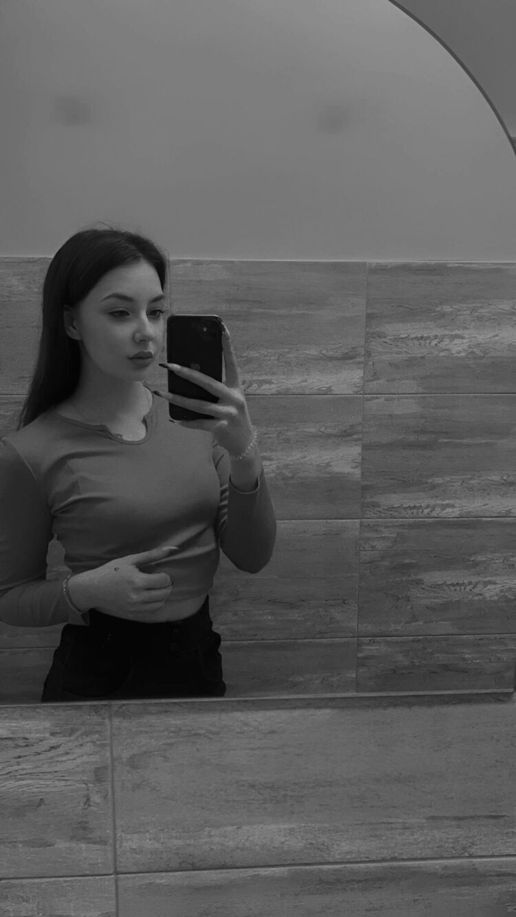  51161683  Mila, 19 ,    Deleted