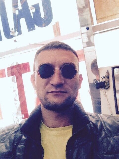  8215913  Serj, 39 ,    