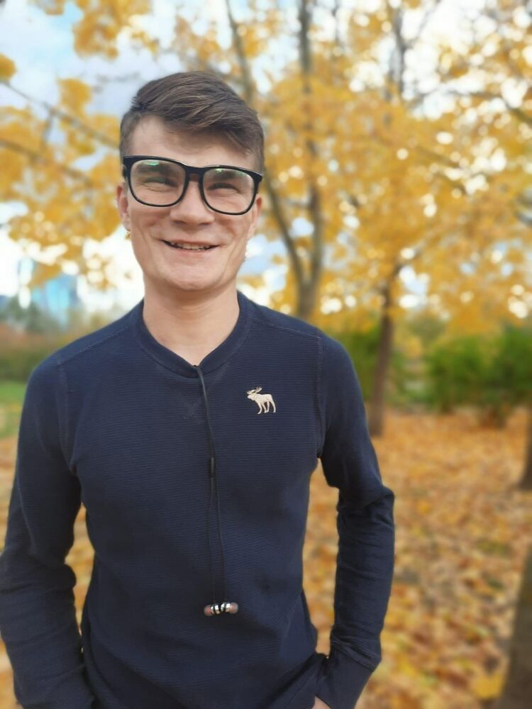  46698183  Eugeniu, 26 ,    