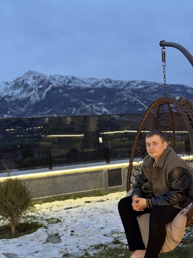  51779163  Kutyukhan, 24 ,    