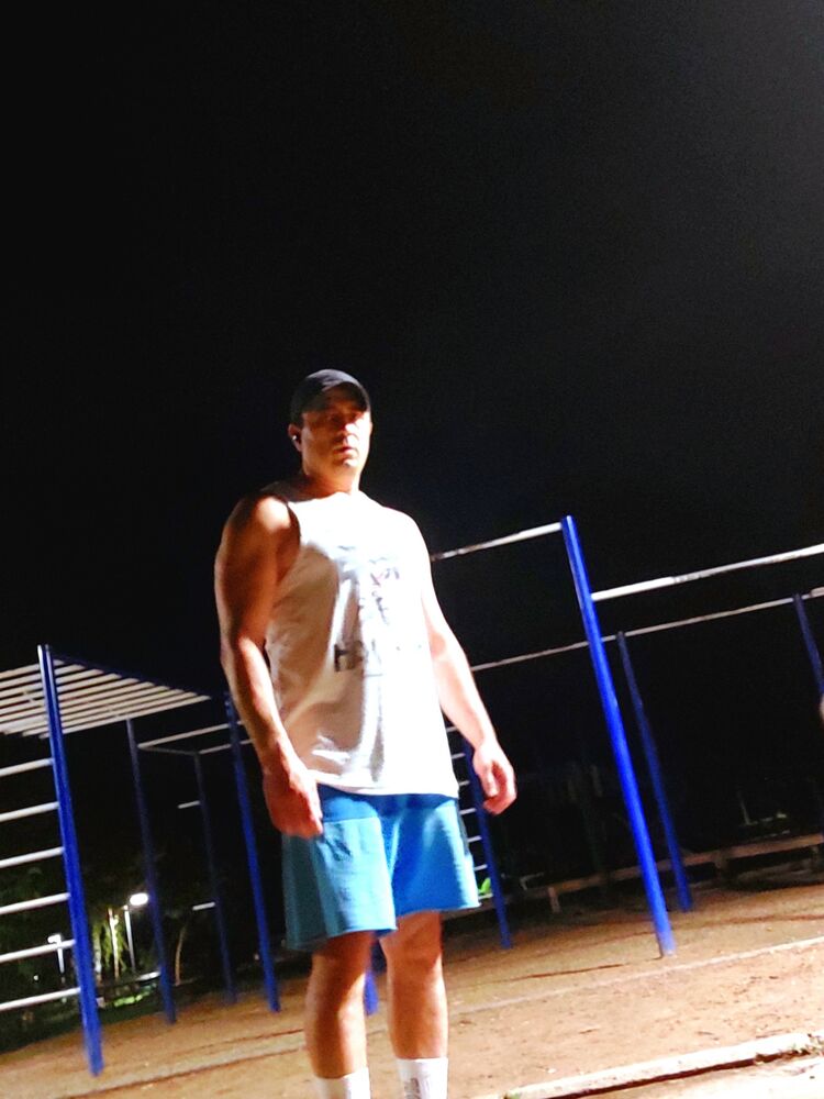  ,   Victor, 43 ,   ,   