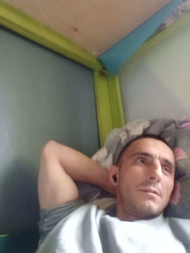  39911703  VIKTORXXX, 46 ,    
