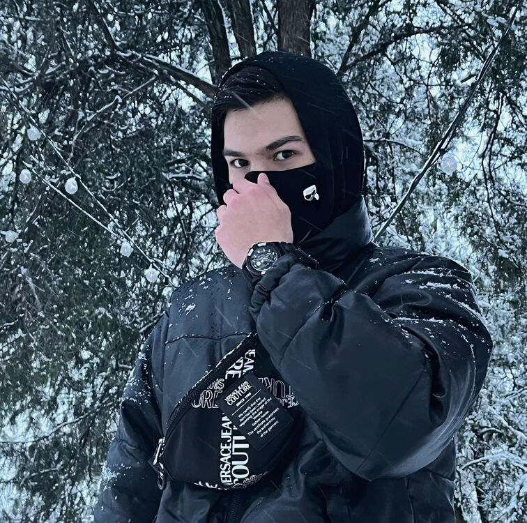  32718393  Maksim, 21 ,    --