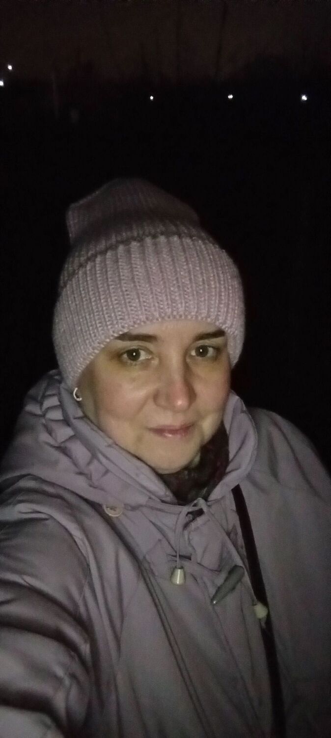  ,   Julia, 49 ,   