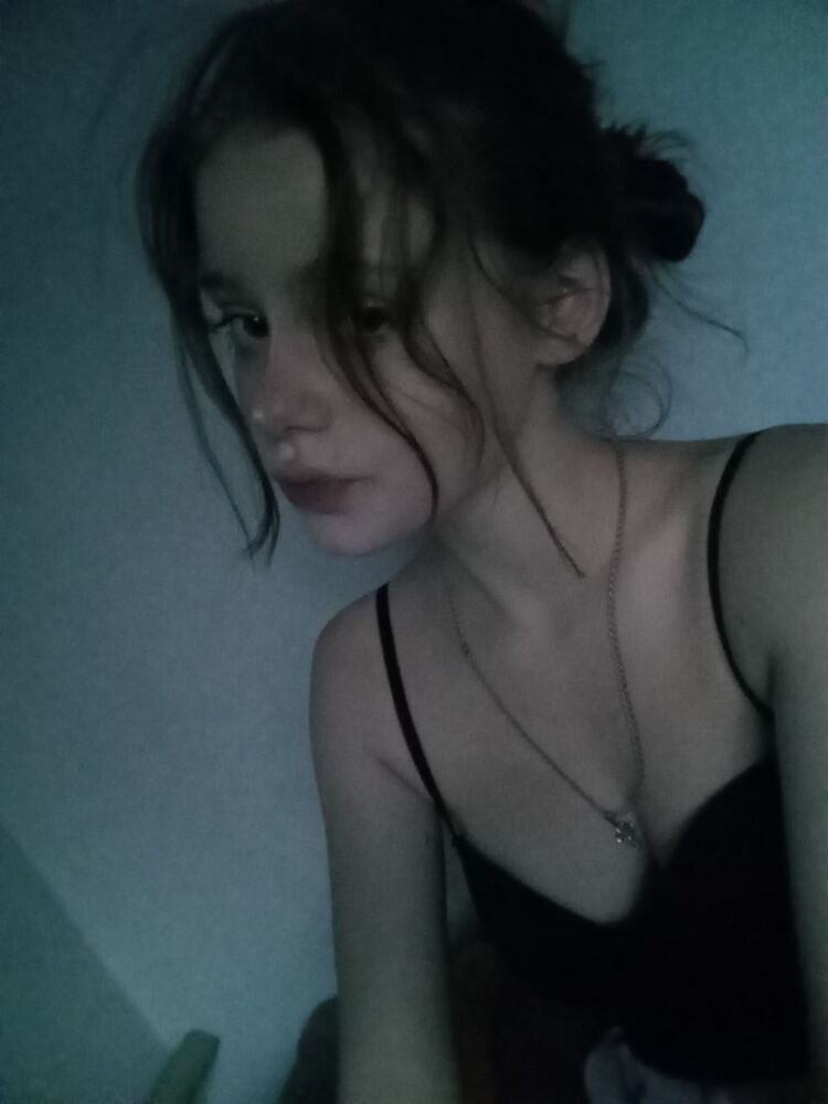  53027613  Anna, 19 ,    
