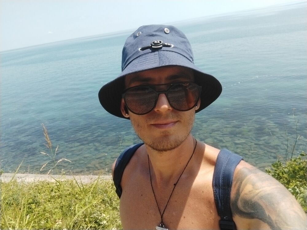  38221853  Daniil, 41 ,    