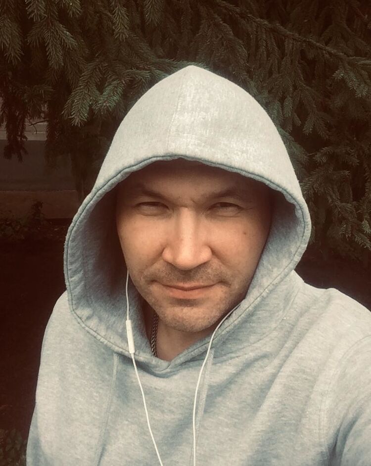  19001843  Nikolay, 42 ,    